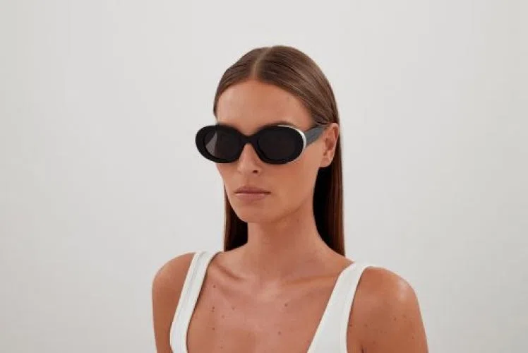 Alexander McQueen AM0445S Sunglasses - view 4